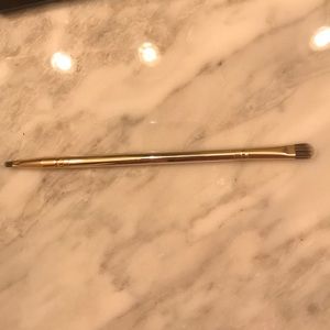 Multitasker Maskcara concealer and detail brush